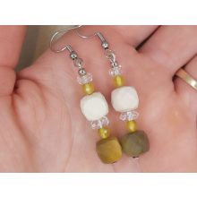 Mokkait formadíszített füli