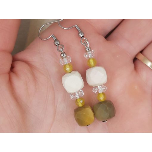 Mokkait formadíszített füli