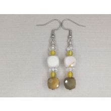 Mokkait formadíszített füli