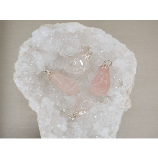 Morganit medál véletlenszerűen