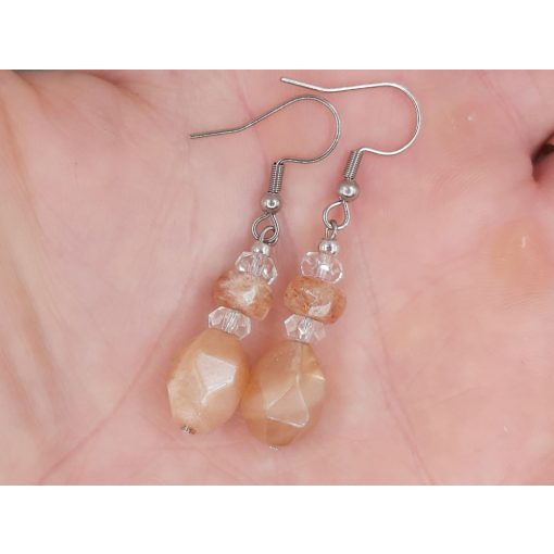 Napkő formadíszített füli