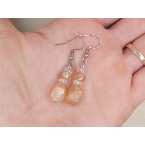 Napkő formadíszített füli