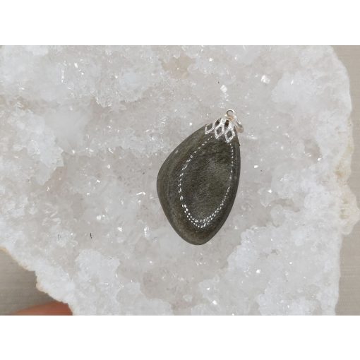 Arany Obszidián medál kaboson