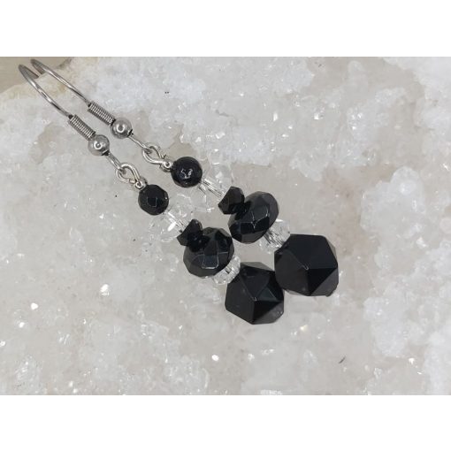 Onix formadíszített fülbevaló