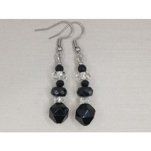 Onix formadíszített fülbevaló