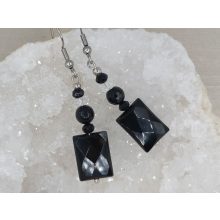 Onix formadíszített fülbevaló