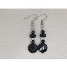 Onix formadíszített fülbevaló