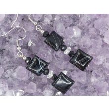 Onix formadíszített fülbevaló