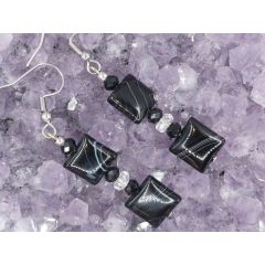 Onix formadíszített fülbevaló