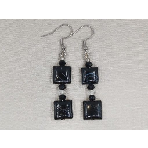 Onix formadíszített fülbevaló