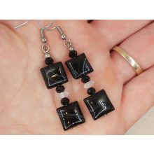 Onix formadíszített fülbevaló