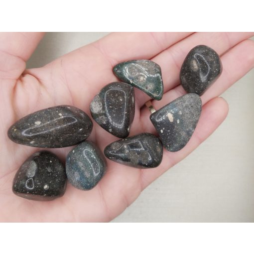 Feketeopál marokkő véletlenszerűen