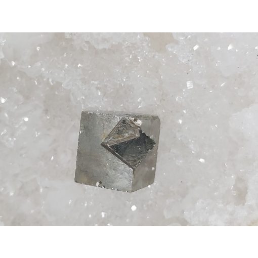 Pirit kocka nyers kő 