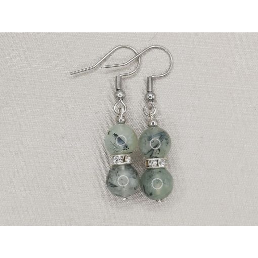 Prehnit golyós fülbevaló