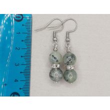 Prehnit golyós fülbevaló