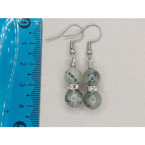 Prehnit golyós fülbevaló