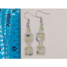 Prehnit formadíszített fülbevaló