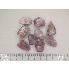 Rubellit nyerskő véletlenszerűen