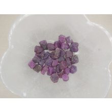 Rubin nyers kő kicsi véletlenszerűen