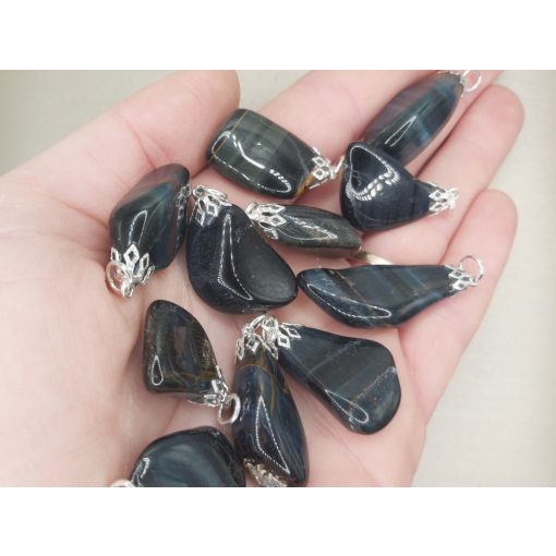 Sólyomszem medál véletlenszerűen 