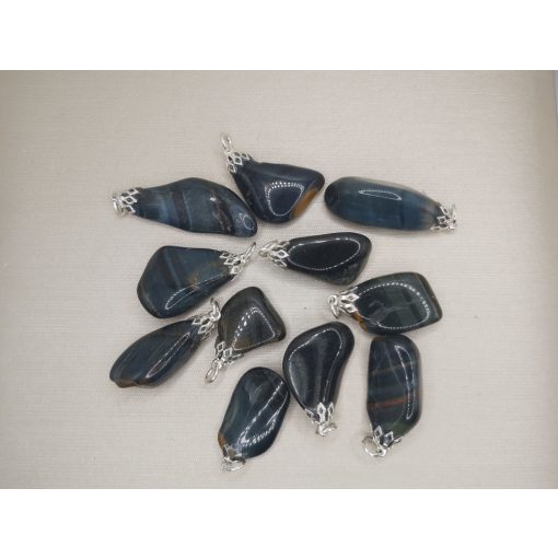 Sólyomszem medál véletlenszerűen 