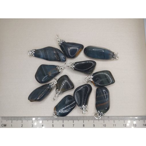 Sólyomszem medál véletlenszerűen 