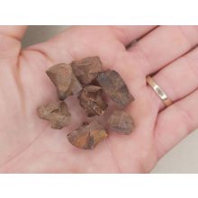 Sztaurolit nyers kő véletlenszerűen