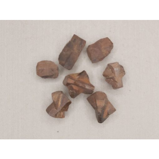 Sztaurolit nyers kő véletlenszerűen