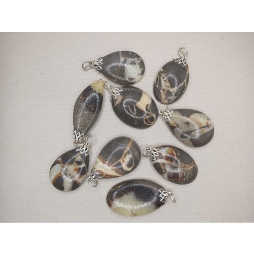 Szeptária medál kaboson véletlenszerűen