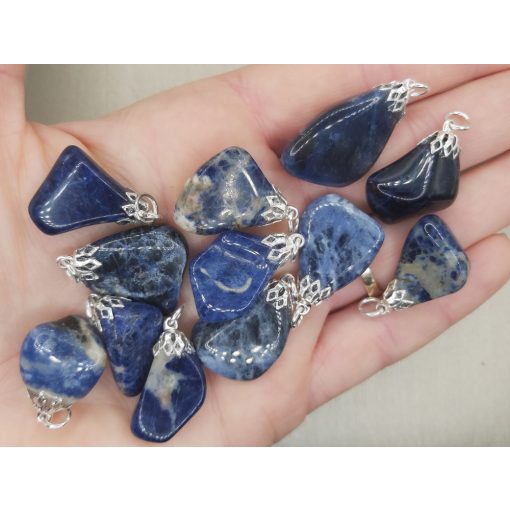 Szodalit medál véletlenszerűen