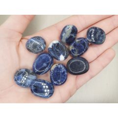 Szodalit marokkő lapos kicsi véletlenszerűen