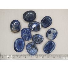 Szodalit marokkő lapos kicsi véletlenszerűen