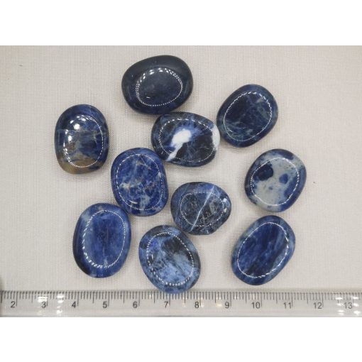 Szodalit marokkő lapos kicsi véletlenszerűen