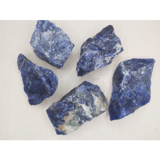 Szodalit nyers kő kicsi véletlenszerűen