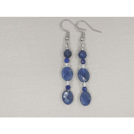 Szodalit formadíszített füli