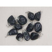 Tektit medál véletlenszerűen