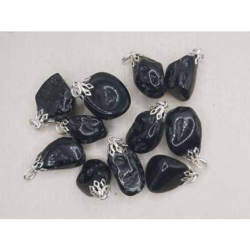 Tektit medál véletlenszerűen