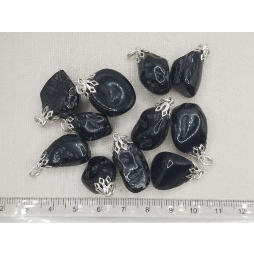 Tektit medál véletlenszerűen