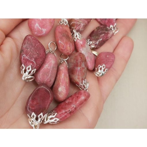 Thulit medál véletlenszerűen