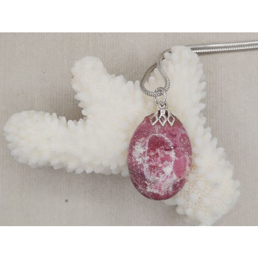 Thulit medál kaboson