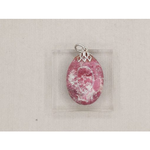 Thulit medál kaboson