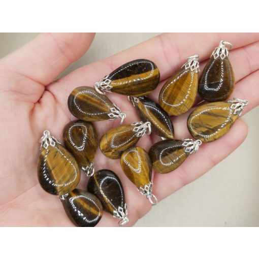 Tigrisszem medál csepp alakú véletlenszerűen