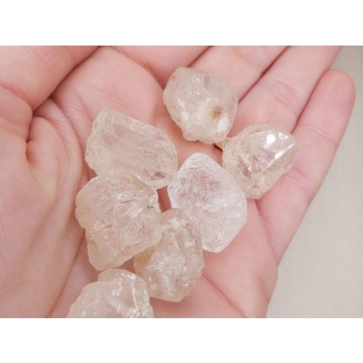 Topáz nyers kő véletlenszerűen