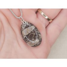 Turitella jáspis medál kaboson