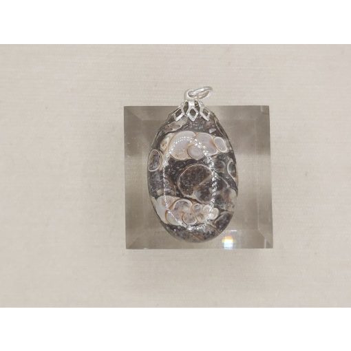 Turitella jáspis medál kaboson