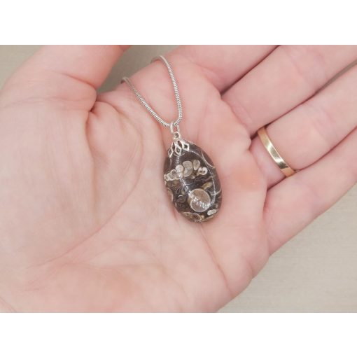 Turitella jáspis medál kaboson