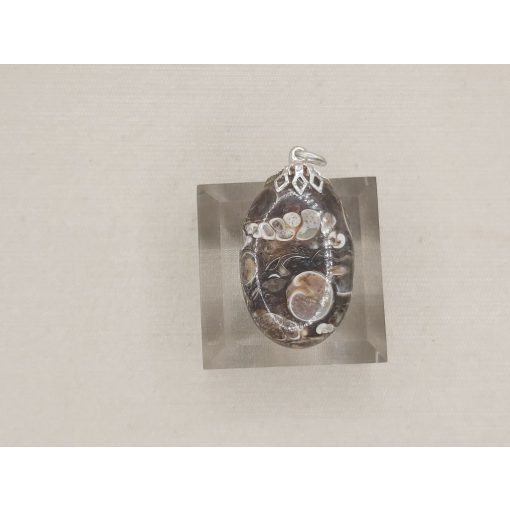Turitella jáspis medál kaboson