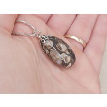 Turitella jáspis medál kaboson