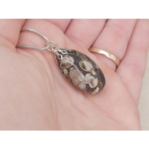 Turitella jáspis medál kaboson