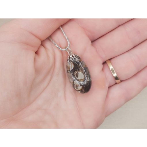 Turitella jáspis medál kaboson